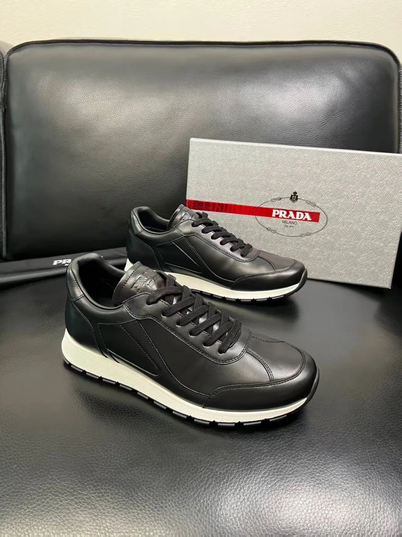 Factory price: 438💰Prada new men's leather sports shoes, the highest version on the market, any comparison is welcome🆚! The original leather has excellent texture and is super high-end! Fetal sheep net lining imported from Italy, removable pad! Luxurious materials and fine workmanship, highly recommended! Code number: 38-44, customized 45